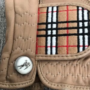Burberry Leather Golf Glove w/Logo Ball Marker